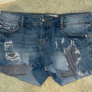 l.e.i ashley low rise jean shorts.